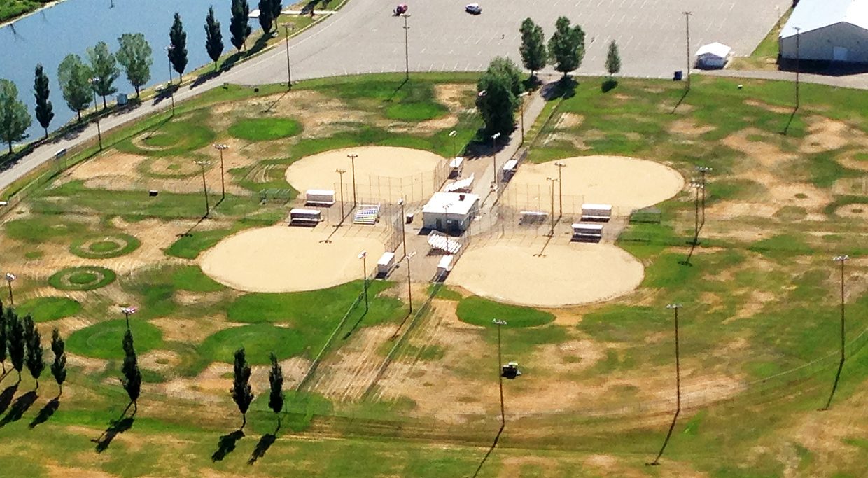 Colorado company wins Loudy-Simpson ballfield bid - Vimarsana News