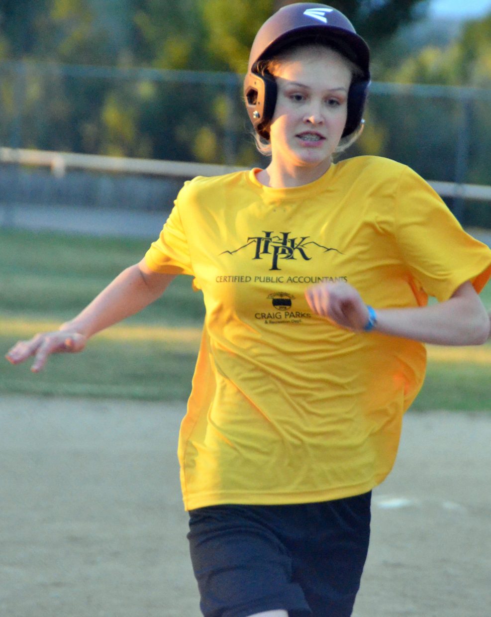 Tayla Siminoe of THPK hustles to third base.
