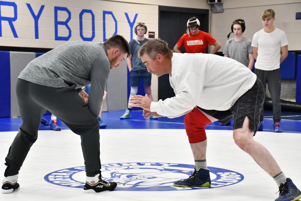 Bulldog wrestling setting lofty goals heading into early season - Vimarsana News