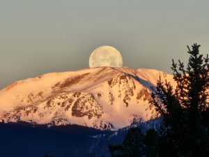 With warmer nights, May offers Colorado stargazers 2 meteor showers and a ‘full blue mini-moon’
