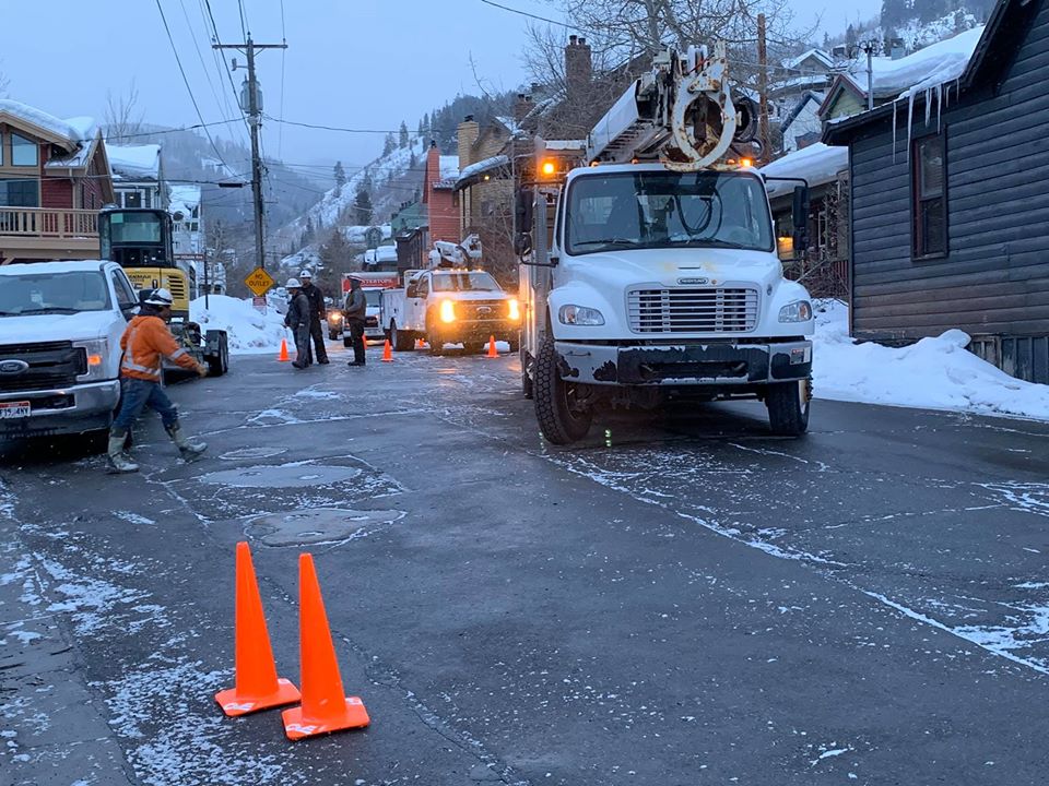 Park City power pole struck by dump truck, resulting in traffic
