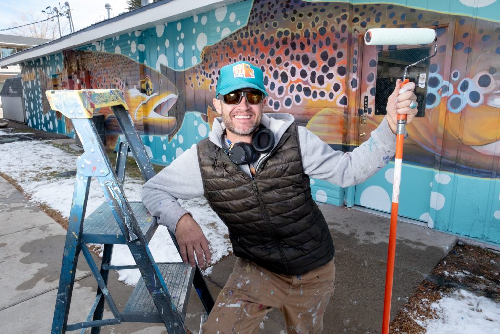 Utah muralist brings brown trout to downtown Heber City as part of statewide project - Vimarsana News
