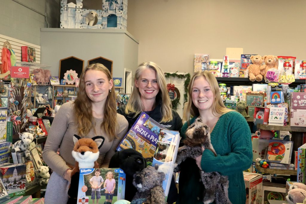 Wasatch High School students help coordinate toy drive - Vimarsana News