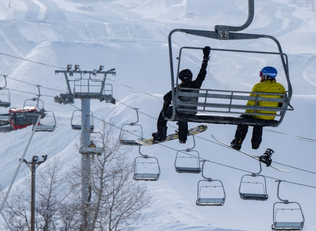 Holiday crowds will find plenty of snow at Deer Valley, Park City Mountain - Vimarsana News