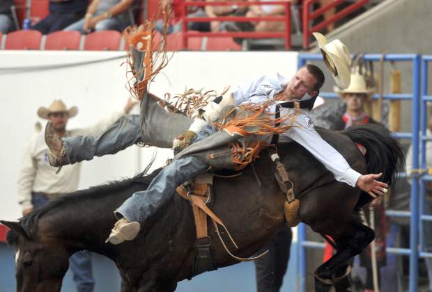 French bareback rider a rising star, wows crowd at Greeley Stampede ...
