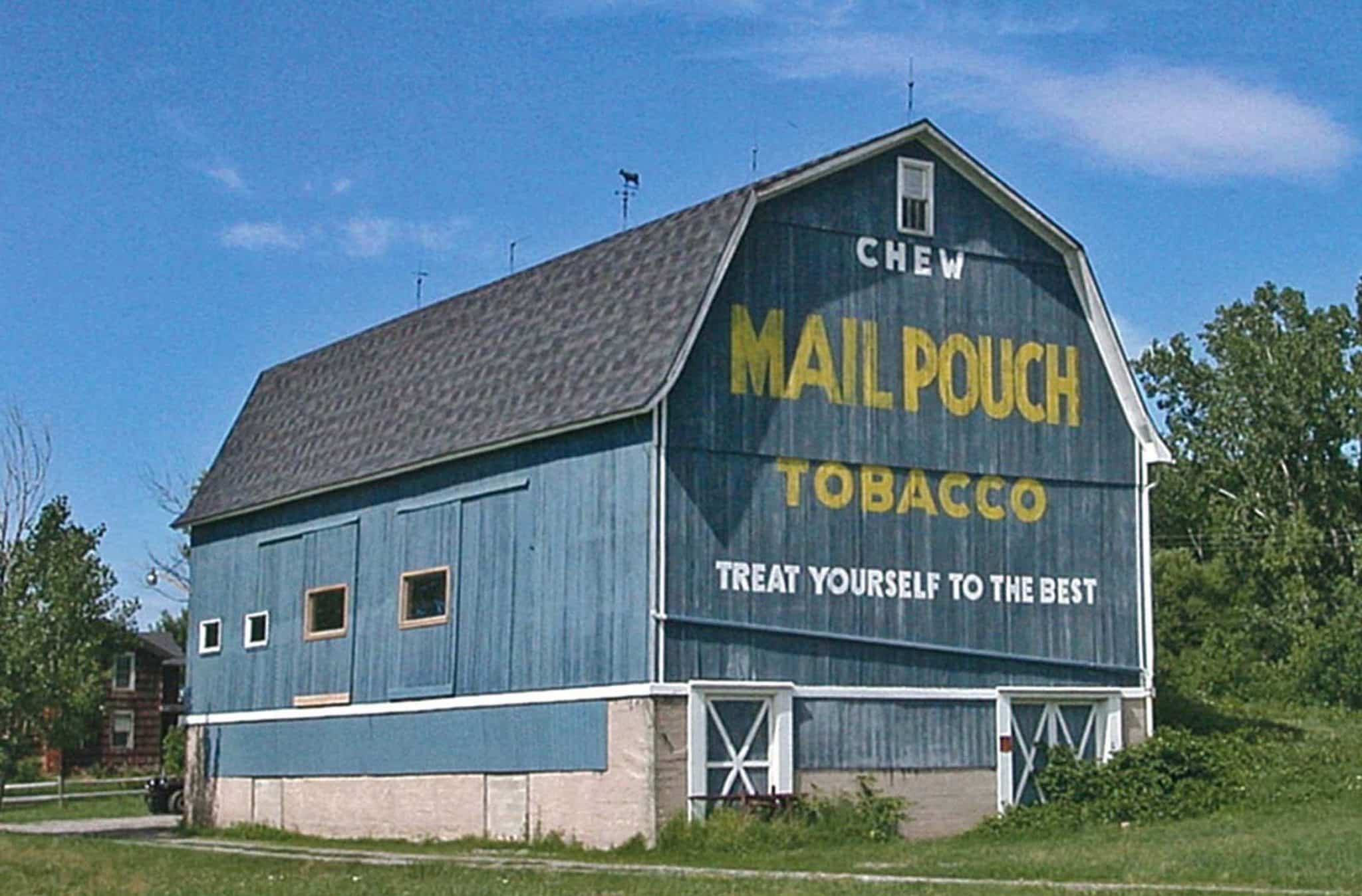 American folk art — Mail Pouch Barns