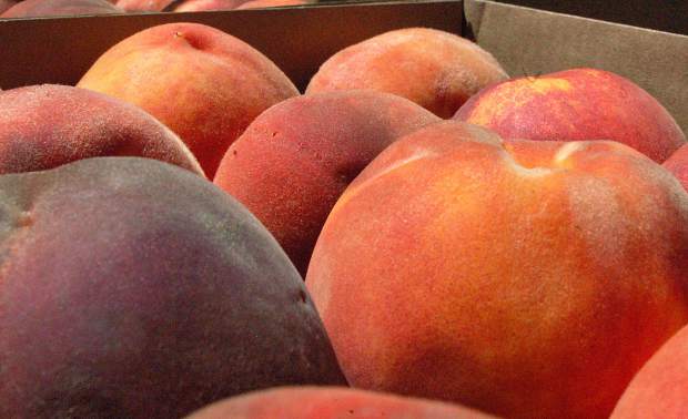 Bill to prevent out-of-state farms from using Pueblo green chile, Palisade peach labels