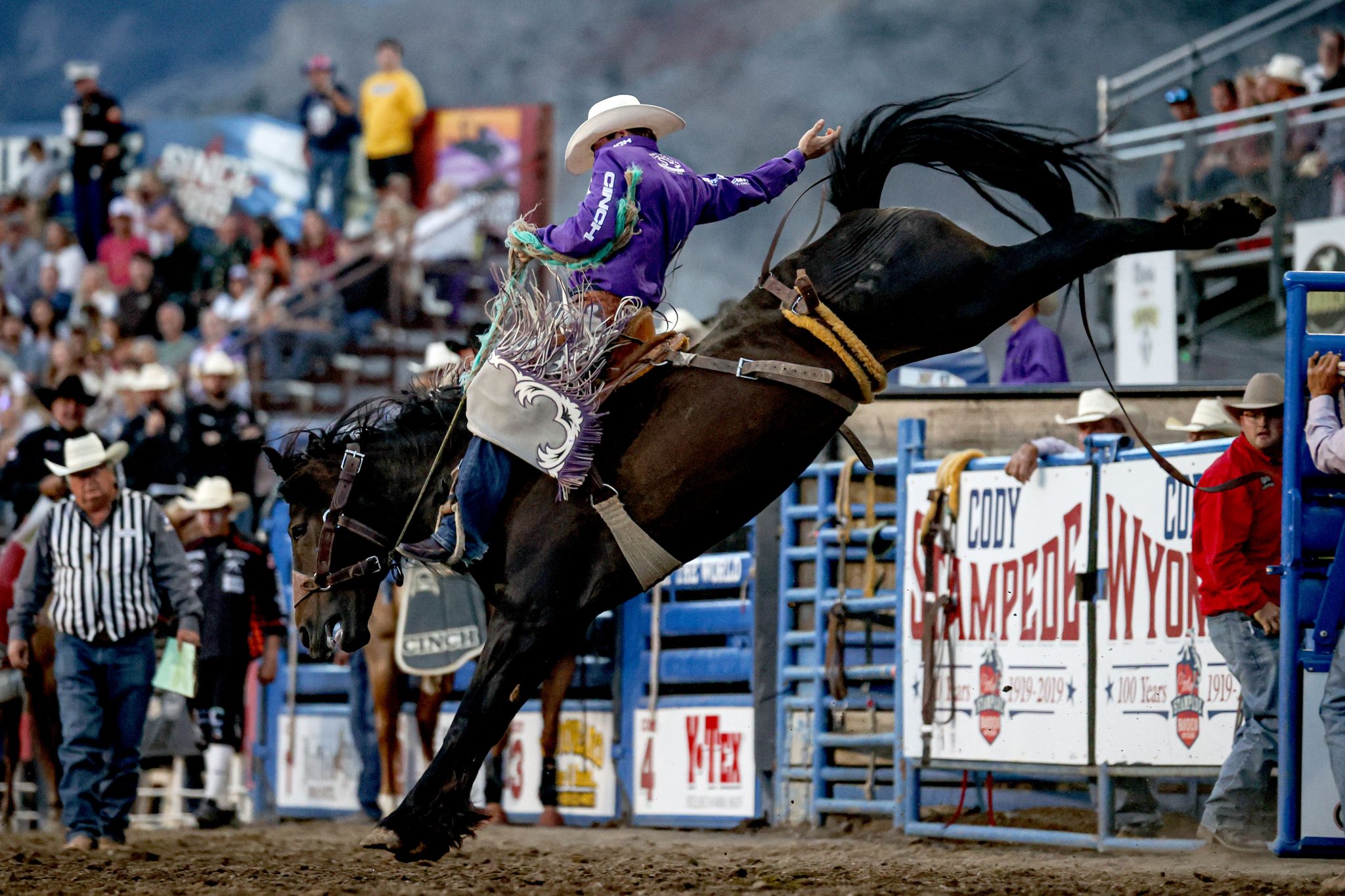 Cody Stampede Rodeo sees lots of action | TheFencePost.com