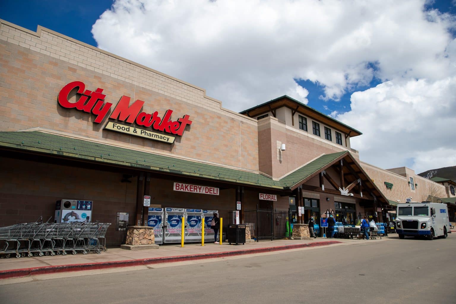 Kroger Albertsons Still Hoping To Merge Agree To Sell More Stores Kroger Albertsons Still Hoping To Merge Agree To Sell More Stores