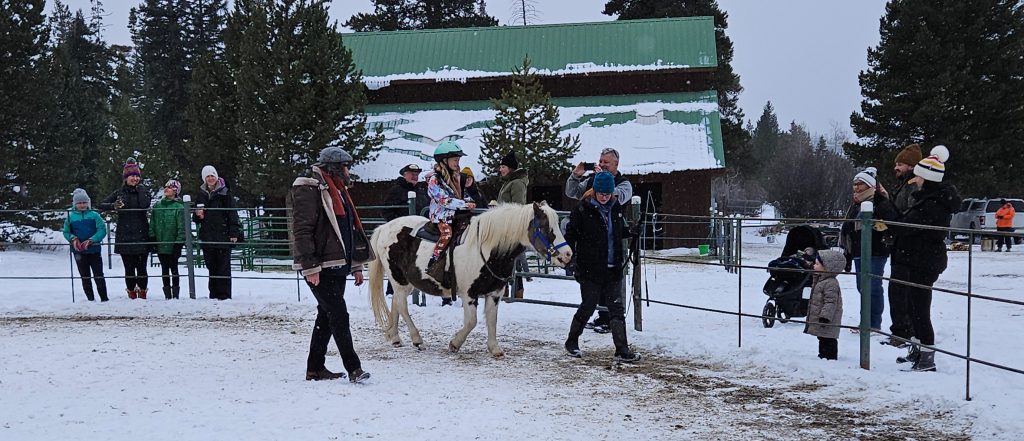 Summit Valley Horse Center has a successful third annual holiday pony ride - Vimarsana News