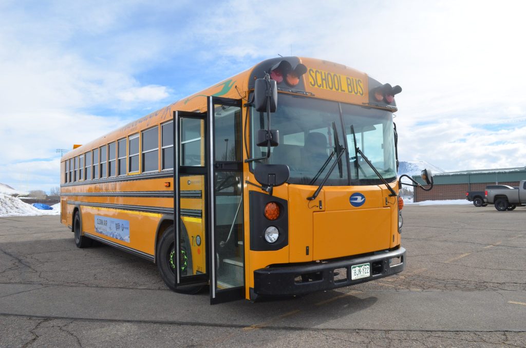 A Northwest Colorado school district is trailblazing school bus electrification in rural areas - Vimarsana News