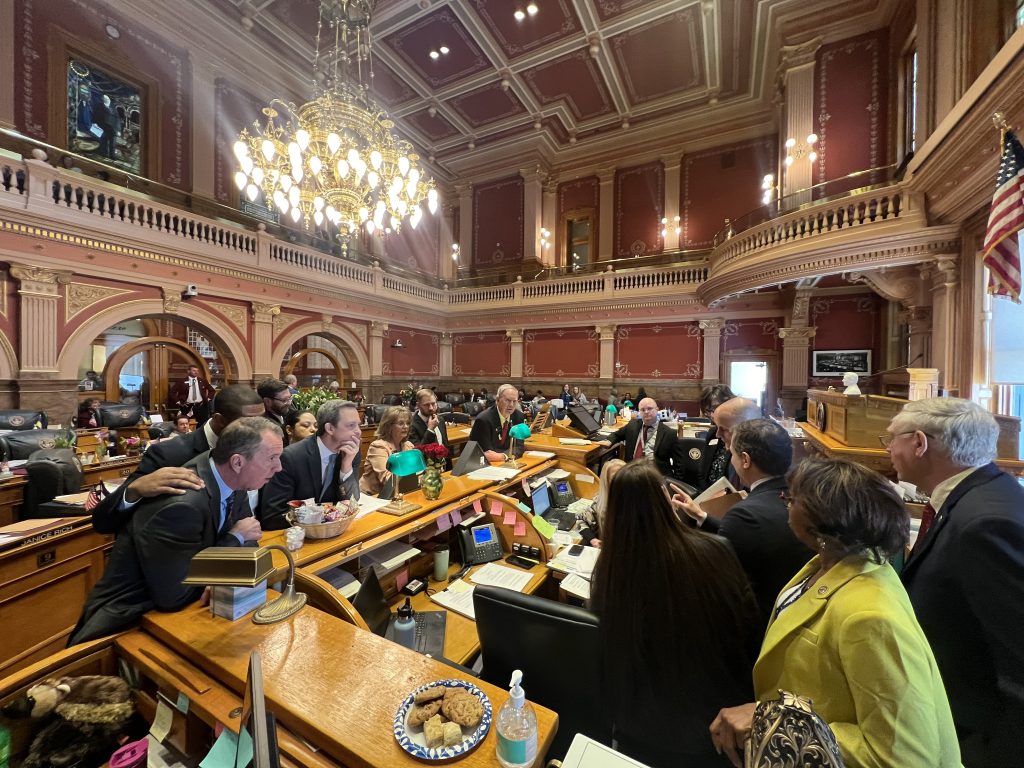 Colorado lawmaking session ends with bipartisan celebrations and new ...