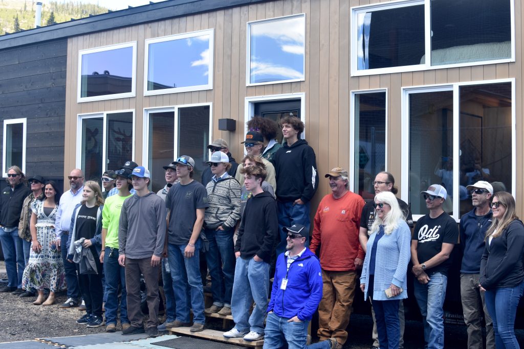 Summit High School students wrap construction on a tiny home that's now for sale. Here's how the community helped make it happen. - Vimarsana News