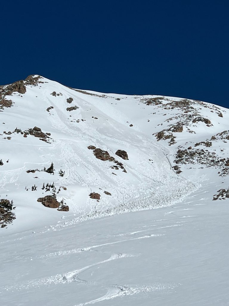 'Lucky' skier avoids dangerous avalanche in Gore Range over the spring holiday weekend - Vimarsana News