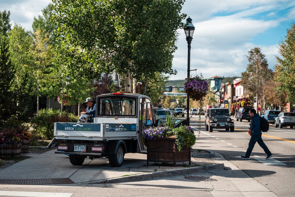 Breckenridge solidifying permitting and fees for e-delivery service downtown