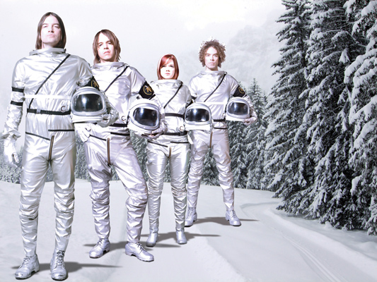 Dandy Warhols are serious, but only about the music