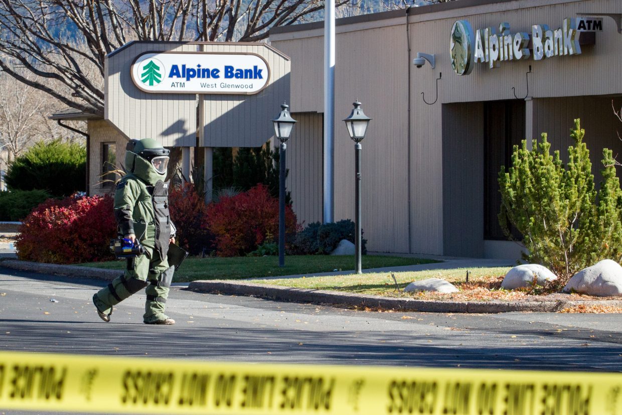Bomb squad called to evacuated Alpine Bank in West Glenwood