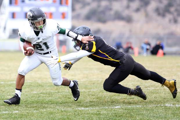 D'Evelyn's Kyle Klataske attempts to shrug off the tackle attempt of Basalt sophomore Trevor Reuss in their 2016 playoff game.