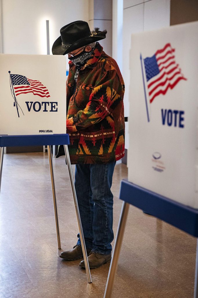 David “Mac” McWorter fills out is ballot on Election Day in the Aspen Jewish Community Center on Tuesday, Nov. 3, 2020. (Kelsey Brunner/The Aspen Times)