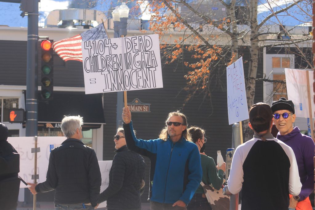 Valley demonstrators hold ceasefire rally to express opposition to Israel-Hamas war - Vimarsana News