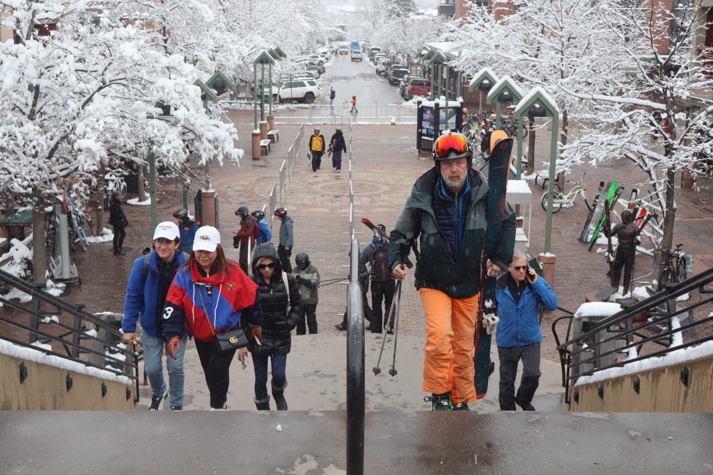 Aspen, Snowmass resorts receive 16 inches of snow - Vimarsana News