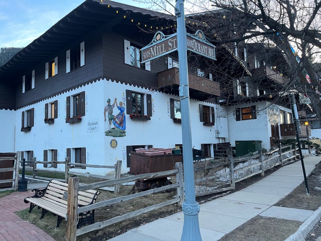 Book honors the legacy of Aspen's historic Mountain Chalet - Vimarsana News