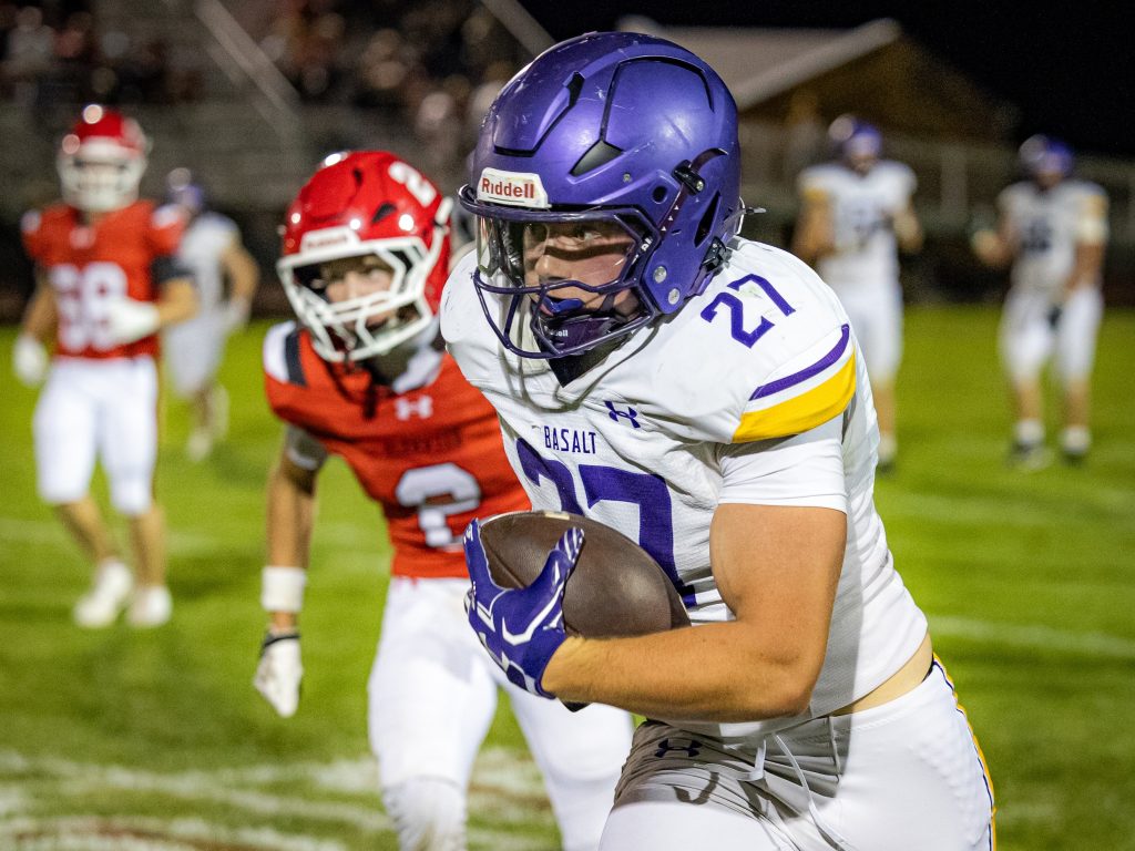 Basalt football moves to 2-0 with win at Glenwood Springs
