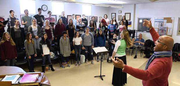 Singer Leon Williams helps Glenwood Springs High School Choir Director Shanti Gruber work with the concert choir during an outreach program Tuesday. Williams was in town to perform as part of the Glenwood Springs Community Concert Associaton’s 2018-19 season.
