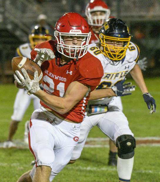 Glenwood’s Brian Delgado halls in a catch as Rifle’s Dillon Tiffany closes in during second quarter action Friday.