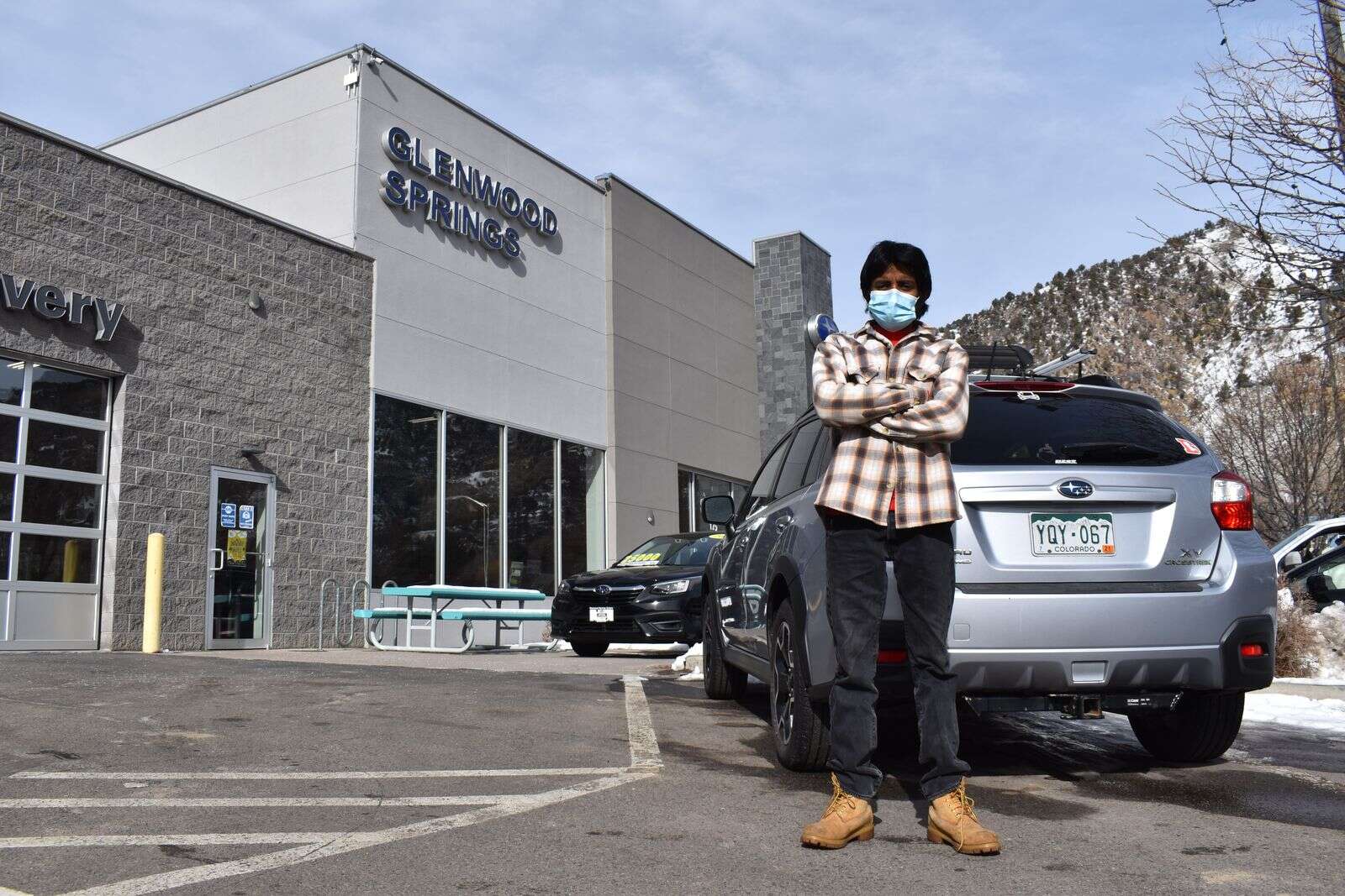 Glenwood Springs auto dealership worker saves woman from potential