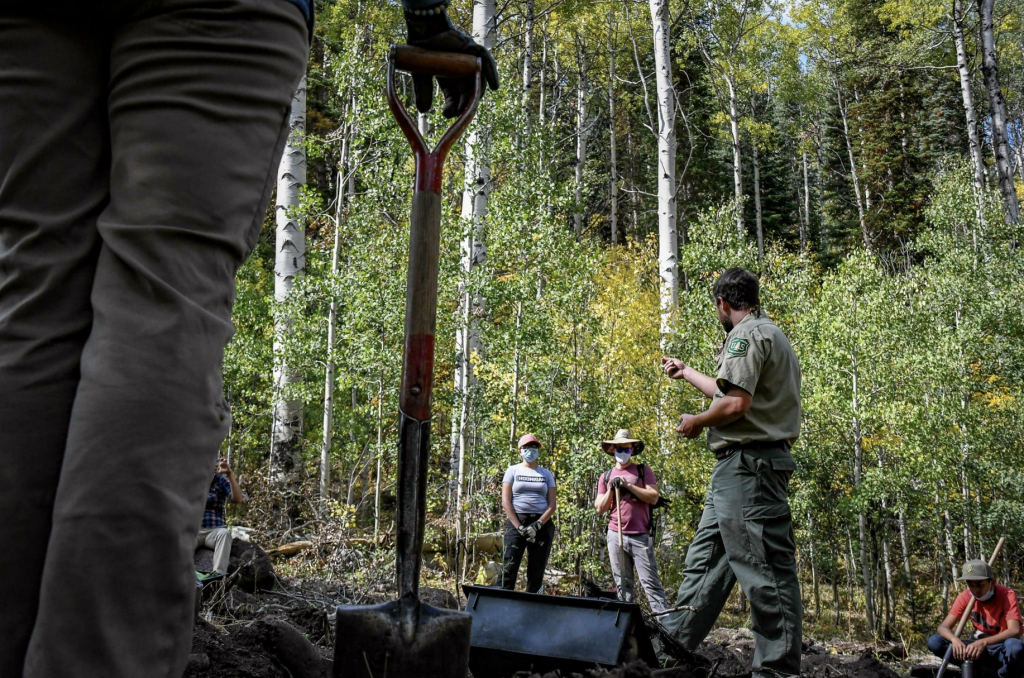 First bilingual recreational map in Roaring Fork, Colorado River
