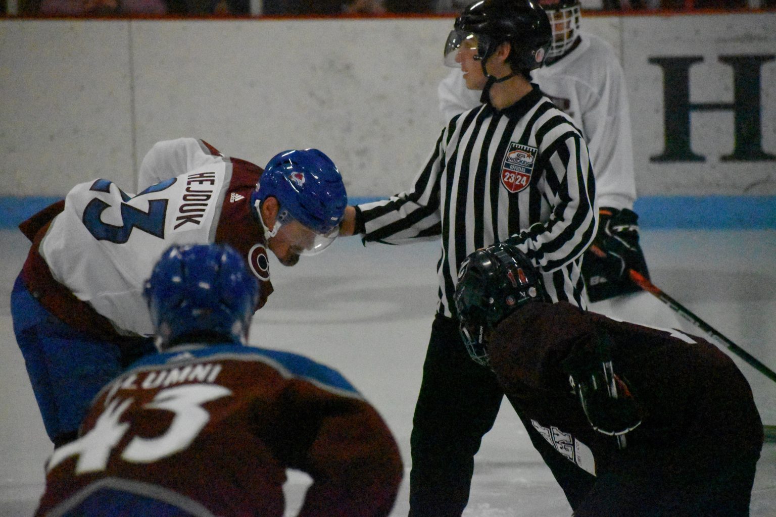 Colorado Avalanche alumni skates through Glenwood Springs, Grizzly