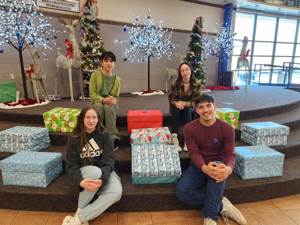 Coal Ridge High School's Titan 'Needs Tree' shines bright during the holidays - Vimarsana News