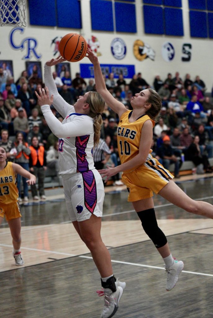 Coal Ridge Titans triumph over Rifle Bears in doubleheader showdown - Vimarsana News