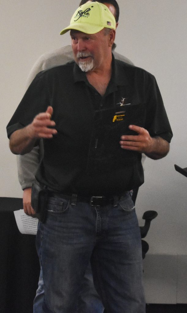 Ronnieさん★ Rifle City Council honors longtime city employee, approves