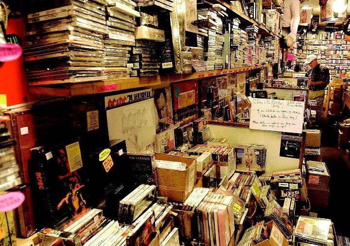 Customers dig deep at tiny music shop | VailDaily.com
