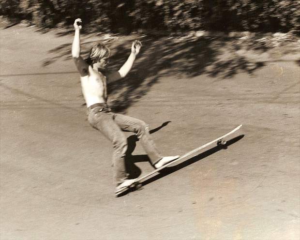An athlete, inventor and entrepreneur, Tom Sims became a World Champion skateboarder in 1975, while also claiming the World Snowboarding Championship in 1983.