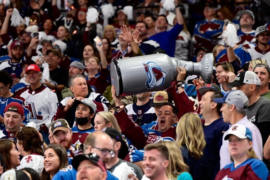 Colorado Avalanche fan pulls off proposal on Pride Night