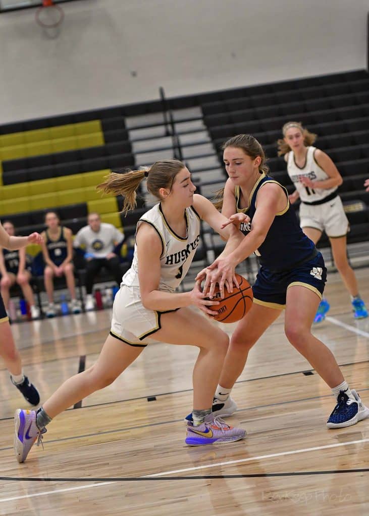 Prep notebook: Huskies defeat Regis Groff, fall to Niwot at weekend tournament - Vimarsana News