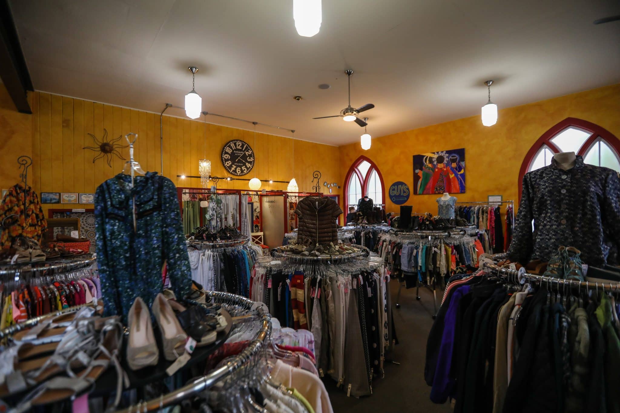 Minturn’s Holy Toledo consignment shop new owners from Texas