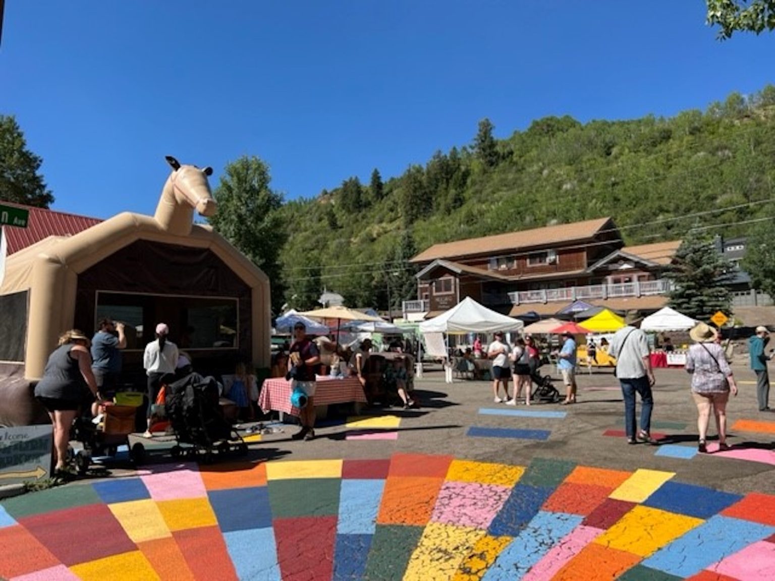 New street art visitors to Minturn Market