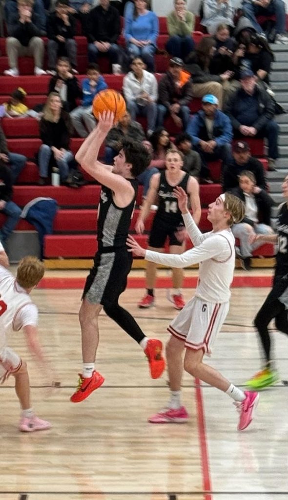 Eagle Valley defeats league-leading Glenwood Springs - Vimarsana News
