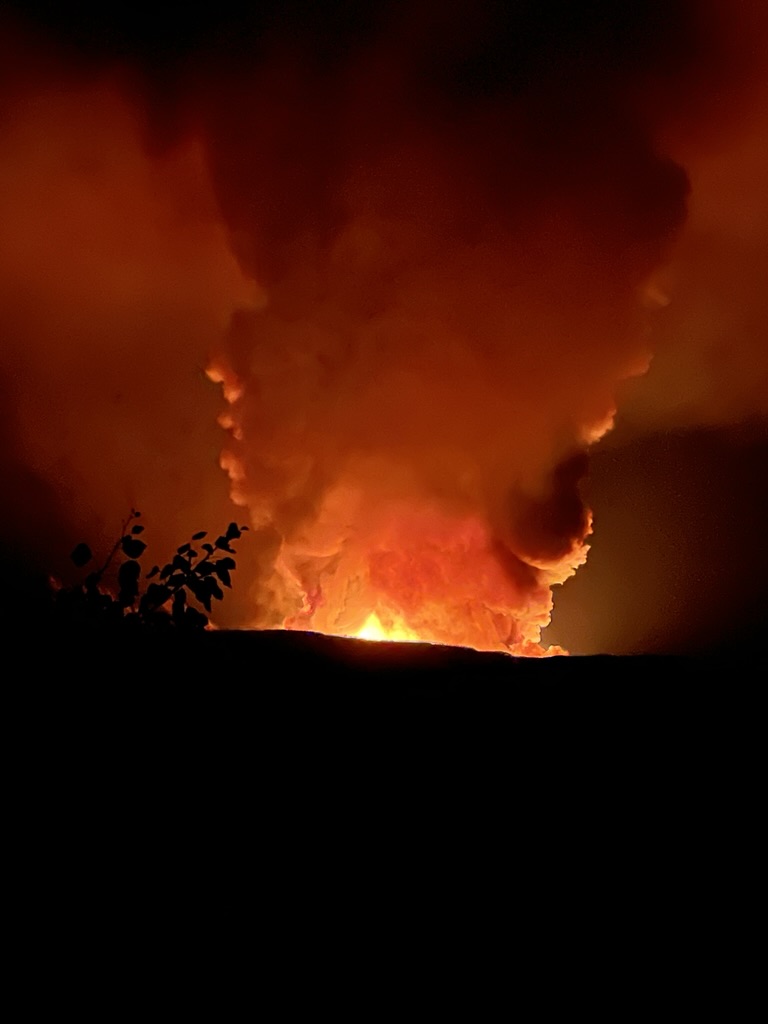 Požar Derby v okrožju Eagle se je razširil na 2.625 akrov, rast se umirja