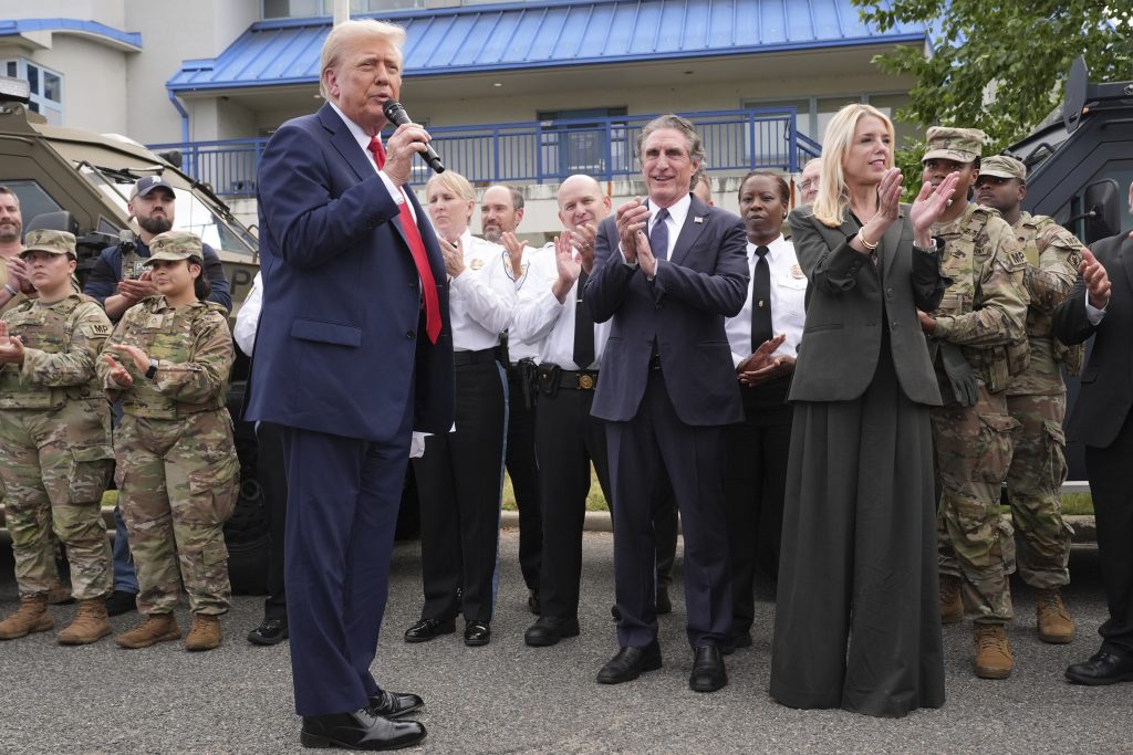 Trump’s crackdown in D.C. leaves residents on edge as federal agents set up checkpoints