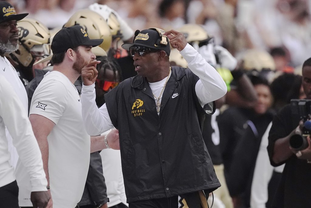 Deion Sanders brani upravljanje s časom in trenersko ekipo po porazu proti Georgia Tech