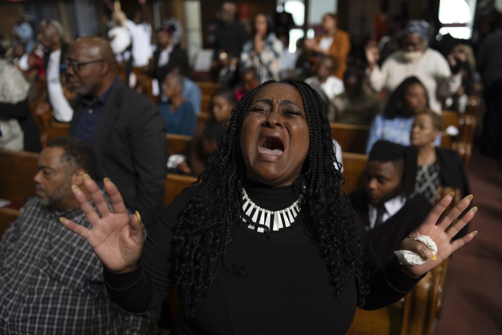 Chicago churches urge calm resistance ahead of expected federal intervention