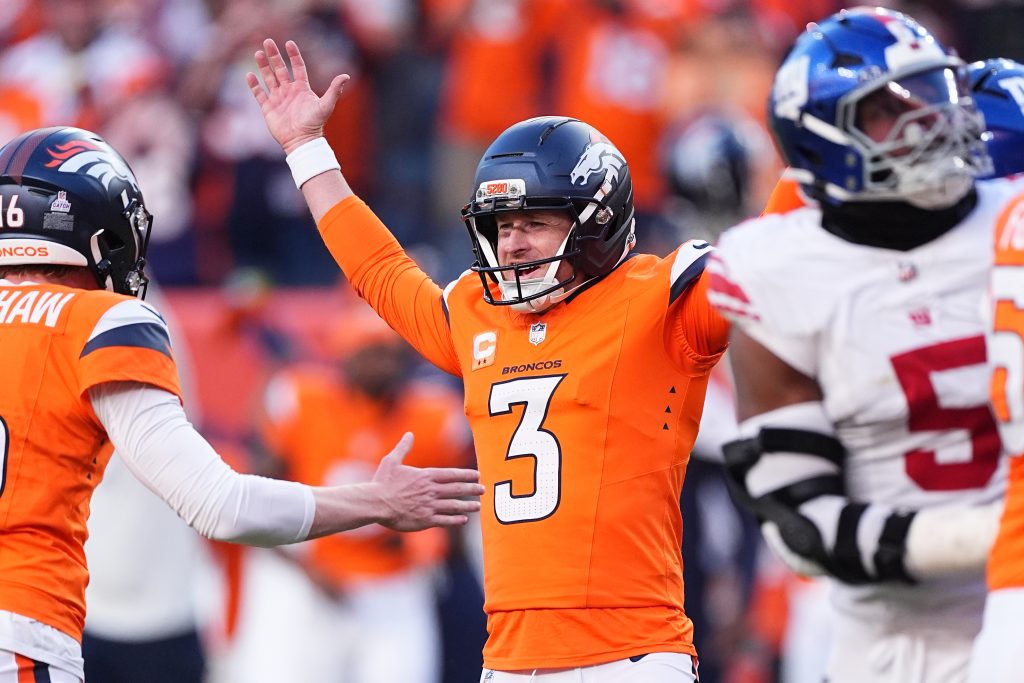 Broncos stun Giants 33-32 with last-second field goal after getting shut out for three quarters