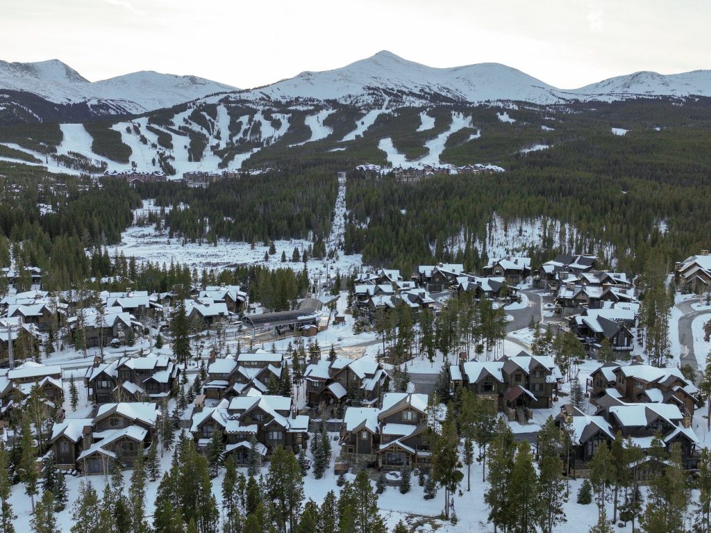 Vrhovno sodišče Kolorada bo obravnavalo klavzulo o odgovornosti Vail Resortsa v primeru trka deskarja na snegu z motornimi sanmi