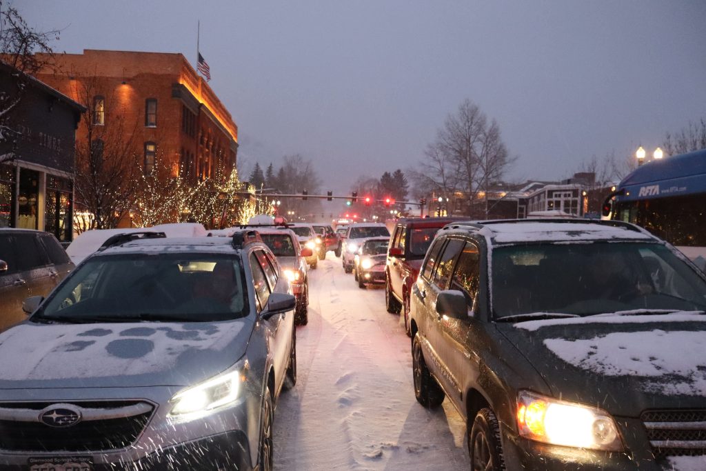 V Koloradu opozarjajo na varnost v prometu med prazniki po 124 prometnih nesrečah lani