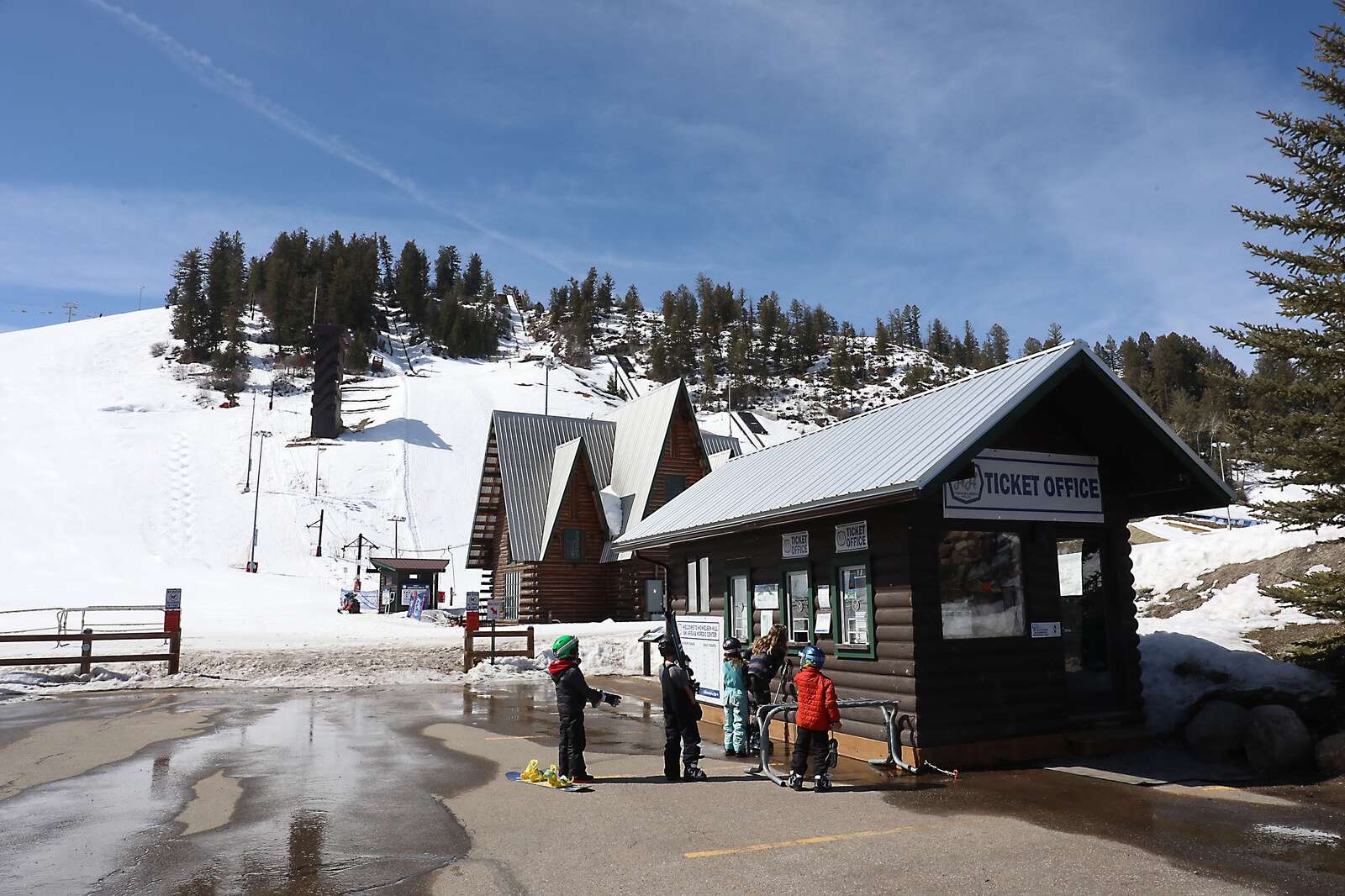 Skiers take final laps as Howelsen Hill Ski Area moves toward 